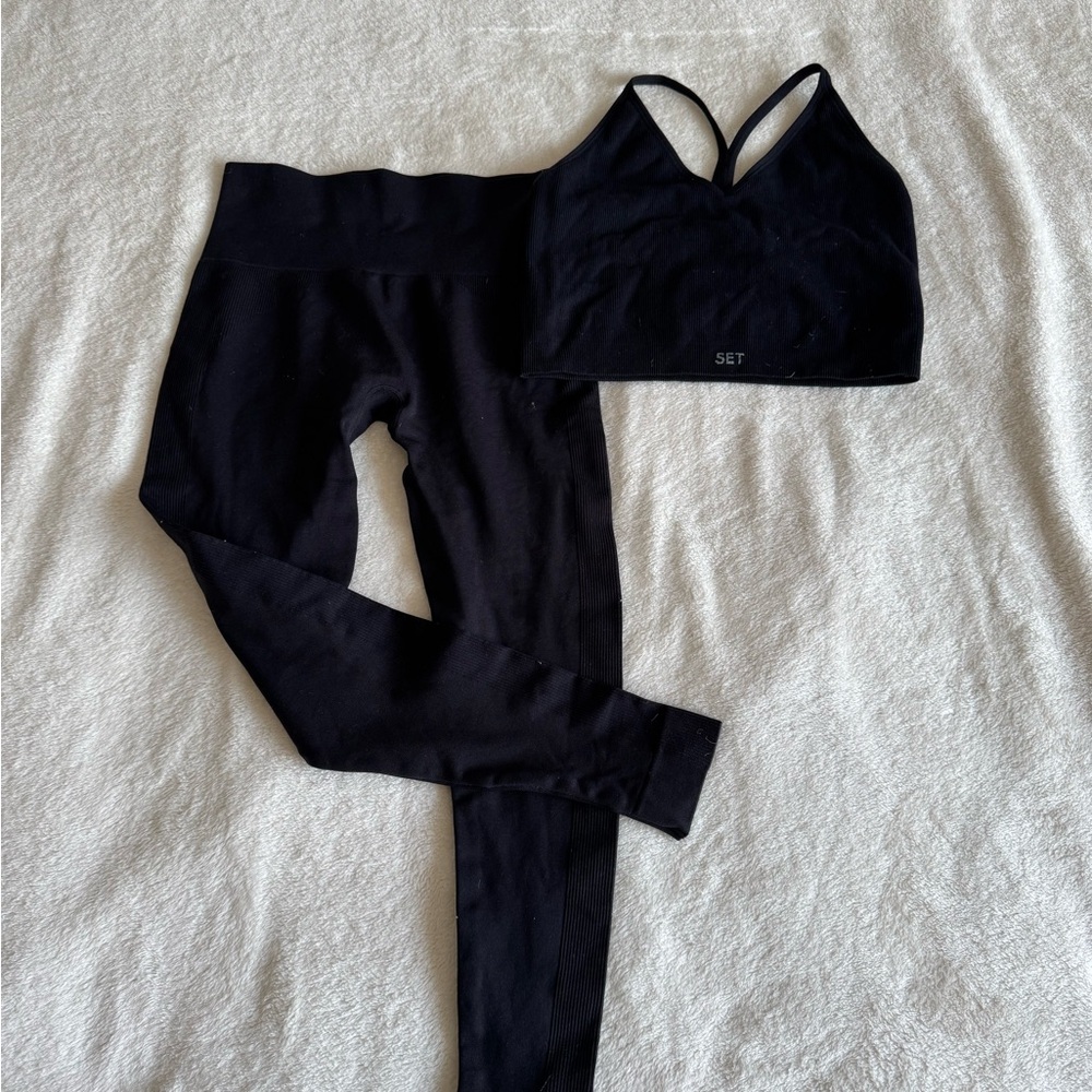 SET Active Black Sports Bra and Leggings
